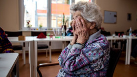  Frau in einer Klinik © Carsten Koall/Getty Images 