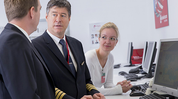 Piloten beim Briefing