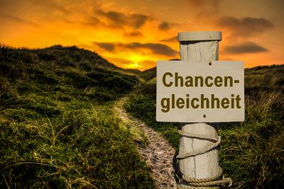 „Frischgebacken aus der Ausbildung“ verstößt gegen AGG