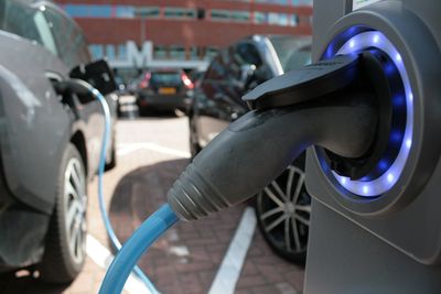 Elektroauto im Betriebsvermögen: Wie Sie die Stromkosten ermitteln und korrekt verbuchen