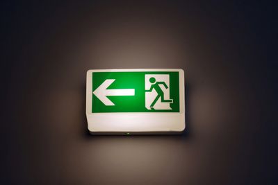 Neues Urteil: Fluchttüren aus Bürogebäuden müssen nach außen aufgehen