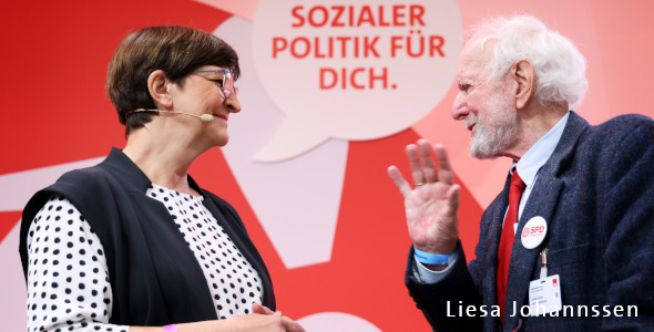 Saskia Esken und Ernst-Ulrich von Weizsäcker beim Debattenkonvent in Berlin. Foto: Liesa Johannssen