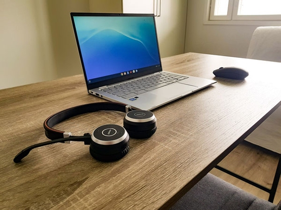 (3) Laptop, mouse and headphones ready to be used for an online event